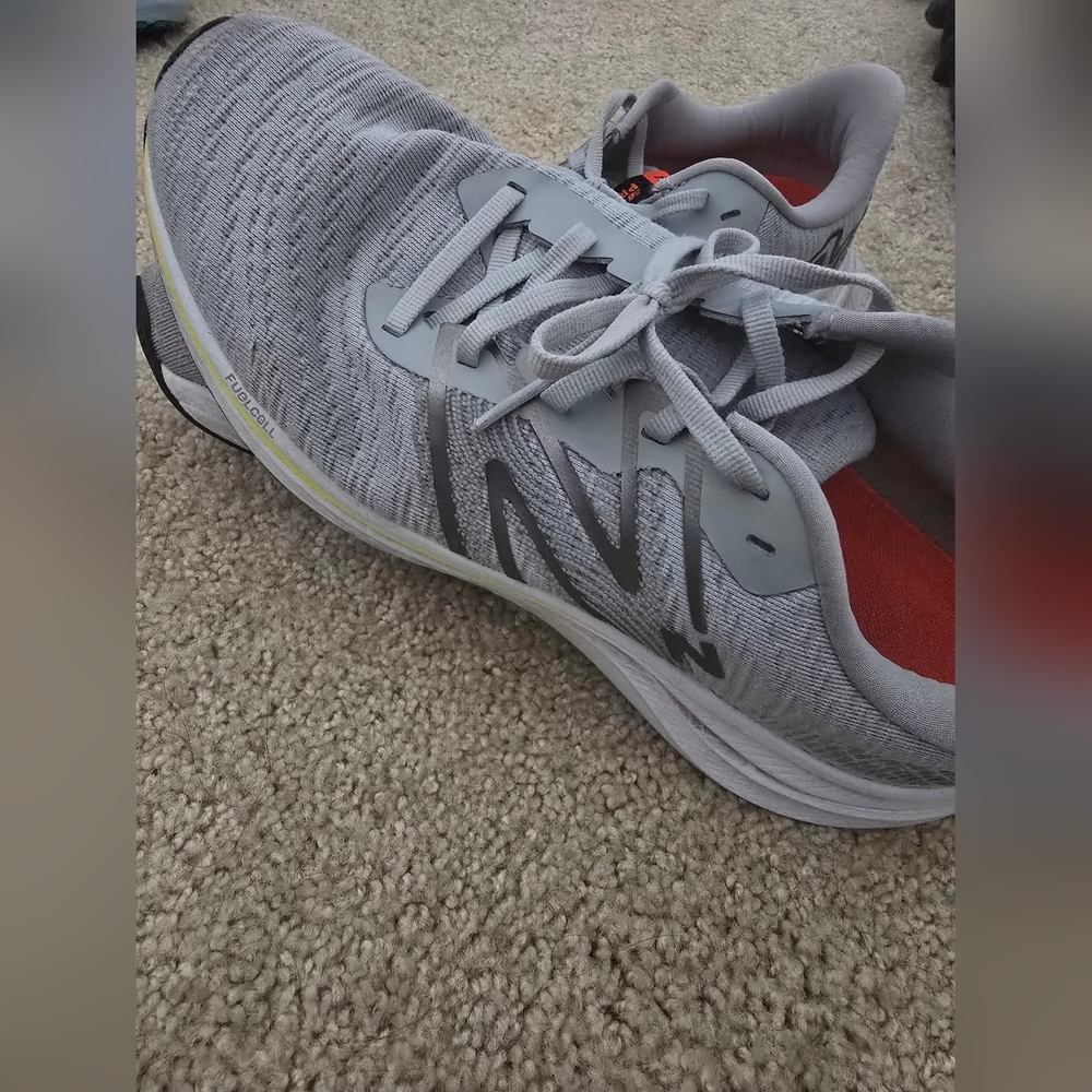 New Balance FuelCell V4